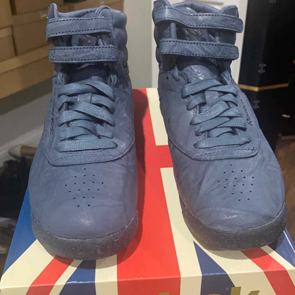 Dark blue hi top Reebok
